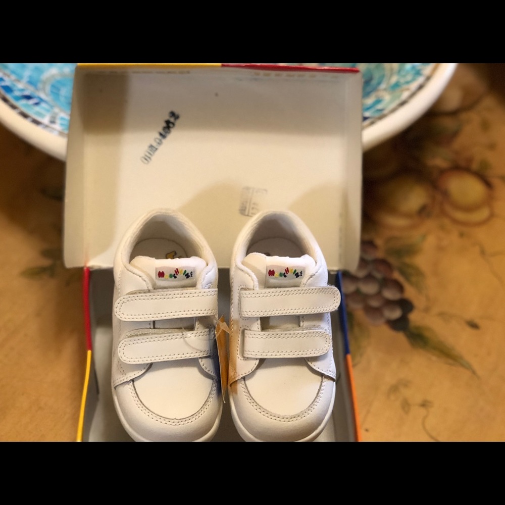 New never worn toddler shoes